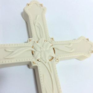 v i n t a g e :: The Lily Cross By Lenox
